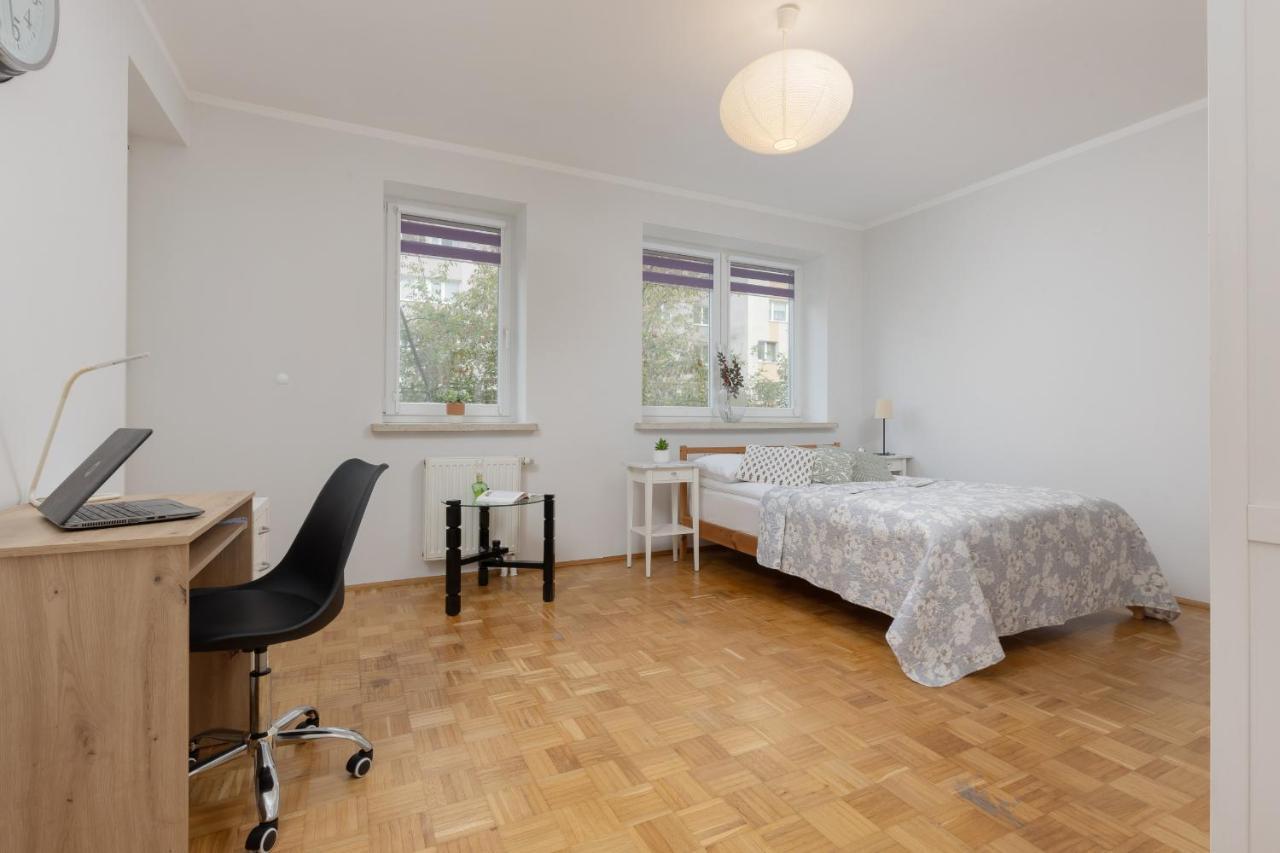 Studio Bielany With Home Office Near Metro Station By Noclegi Renters 바르샤바 외부 사진